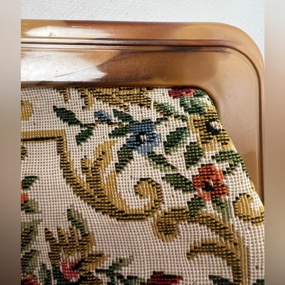 VINTAGE: Floral Tapestry Bakelike, kissy lock top,  bag.